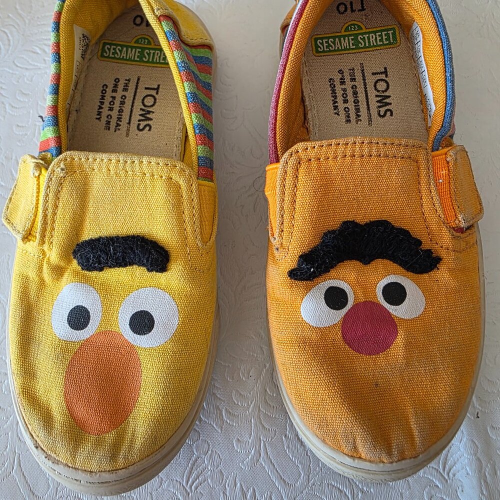 TOMS  Sesame Street Bert and Ernie Limited Edition Slip On Shoes  Toddler 10